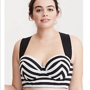 Flattering torrid size 1 bikini top adjustable